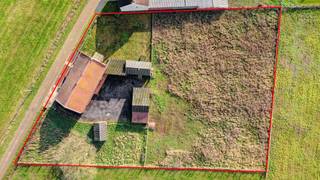 [[ DIT PAND NEEMT DEEL AAN DE ERA OPEN HUIZEN DAG OP 6/12 VAN 14:30 TOT 15:30 ]] 
<p>Te koop: karaktervolle open bebouwing in Bekkevoort, landelijk gelegen met vrij zicht en een royaal perceel van 4.240 m².</p><p>Bekijk de woning hier alvast volledig virtueel zowel binnen als buiten.</p><p>Deze woning, gebouwd tussen 1900 en 1918, ademt authenticiteit en biedt tegelijk veel ruimte voor wie landelijk wil wonen. Gelegen in een rustige, afgelegen omgeving, maar toch nabij openbaar vervoer en invalswegen, combineert dit pand privacy met bereikbaarheid. De grote tuin is een absolute troef voor liefhebbers van buitenleven, terwijl de indeling met vier slaapkamers en ruime leefruimtes ideaal is voor gezinnen.</p><p><br /></p><p>Belangrijkste ruimtes:</p><p>• Woonkamer met veel lichtinval en aansluitend eetkamer</p><p>• Keuken met enkele spoelbak en dampkap</p><p>• Vier slaapkamers met diverse indelingsmogelijkheden</p><p>• Badkamer met ligbad en enkele wastafel</p><p>• Garage en carport voor meerdere voertuigen</p><p>• Zolder met potentieel</p><p>• Royale tuin (4.240 m²) met vrij uitzicht</p><p><br /></p><p>Troeven:</p><p>• Landelijke ligging met vrij zicht</p><p>• Zeer ruime tuin van 4.240 m²</p><p>• Nabij openbaar vervoer en invalswegen</p><p><br /></p><p>Neem vandaag nog contact op met je ERA-makelaar voor een bezoek 016/ 64.03.21 of kijk ook op www.era.be/janssens</p><p><br /></p><p>JOUW DROOMHUIS. ZO GEVONDEN!</p>