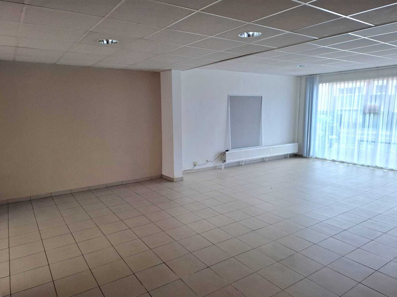 Ruim gelijkvloers appartement met 3 slaapkamers - foto 4