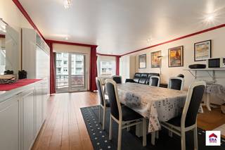 <p>Te koop: Ruime studio met zijdelings zeezicht te Oostduinkerke.</p>
<p> </p>
<p>Als absolute troef beschikt deze studio over een aangenaam terras met zijdelings zeezicht, waar u elke dag kunt genieten van een uniek vakantiegevoel aan de Belgische kust. De lichtrijke leefruimte sluit aan op het terras en zorgt voor een open en aangenaam gevoel. Dankzij het EPC-label B geniet je van een energiezuinige woonst met extra comfort. Ideaal als vaste verblijfplaats, tweede verblijf aan zee of interessante investering aan de Belgische kust.</p>
<p> </p>
<p>Belangrijkste ruimtes:<br />• Inkomhal met praktische circulatie naar de leefruimtes.<br />• Gezellige living met veel lichtinval en toegang tot het terras.<br />• Keuken met functionele indeling.<br />• Badkamer uitgerust met de nodige voorzieningen.<br />• Apart toilet.<br />• Terras om buiten te genieten.</p>
<p> </p>
<p>Troeven:<br />• Zijdelings zeezicht.<br />• Lichtrijke leefruimte met terras.<br />• Energiezuinig appartement met EPC-label B.</p>
<p> </p>
<p>Neem vandaag nog contact op met je ERA-makelaar voor een bezoek.</p>
<p> </p>
<p>JOUW DROOMAPPARTEMENT. ZO GEVONDEN!</p>