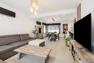 Ontdek deze schitterende, gerenoveerde open bebouwing in het groene Brecht, ideaal voor wie op zoek is naar ruimte, comfort en kwaliteit. De...