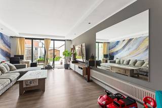 Bent u op zoek naar een toffe woning in het rustige Wijnegem met een tuin?Kom dan zeker eens een kijkje nemen naar deze ruime rijwoning op een...