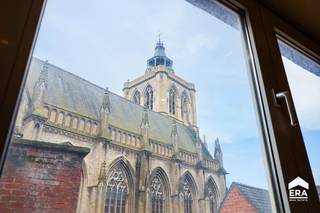 Ontdek dit handelspand met uiteenlopende mogelijkheden, gelegen op de historische Grote Markt van Poperinge. Met zijn uitstekende ligging biedt...