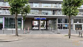 <p>Gedaan met betalen van parkeerboetes, gedaan met betalen van grote rekeningen om te parkeren in Turnhout. Deze afgesloten garagebox, die bevindt zich in het Merodecenter op de -2 kelderverdieping is de investering meer dan waard!</p><br /><p>Ideaal voor wie vaak in het centrum van Turnhout komt, wie er een motor, oldtimer of goederen wil stallen, en zelfs nog handiger voor iemand die er woont of werkt.</p><br /><p>Wil je meer weten of plan je graag een bezoek? Dat kan via bart@nxxt.be of 04948 881 855.</p><br /><p><strong>Jouw Nxxt Step</strong><br />Heb je plannen om jouw vastgoed te verkopen of te verhuren? Bel Nxxt! Tijdens een persoonlijk gesprek bekijken we de mogelijkheden die jouw pand biedt, en koppelen die aan jouw wensen. Samen maken we van jouw vastgoeddroom een Succesvolle Nxxt Step! </p>