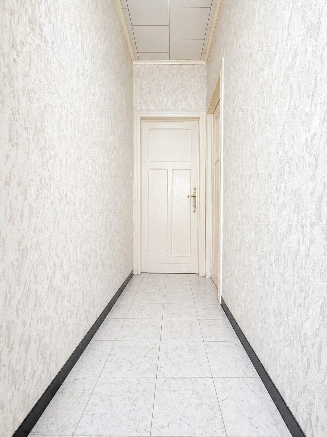 Deze charmante woning met karakter is gelegen op wandelafstand van het station en centrum, biedt een verrassend ruime en praktische indeling, ideaal voor starters of investeerders.  - foto 4