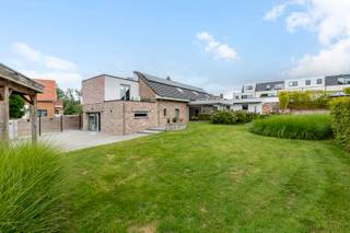 strong&gt;Op zoek naar een exclusieve villa met ruimte voor iedereen?Deze unieke eigendom op een perceel van 23a 31ca combineert energiezuinig wonen...