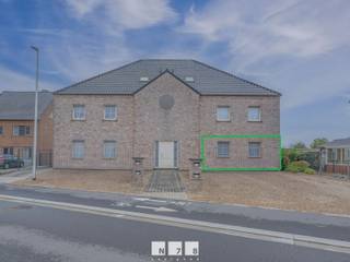 <span><strong>GELIJKVLOERS APPARTEMENT MET 2 SLAAPKAMERS, TERRAS EN GARAGE TE STOKKEM.<br /><br />TROEVEN</strong><br />- Ideaal levensloopappartement: alles gelegen op het gelijkvloers.<br />- 2 slaapkamers.<br />- Privé tuin met overdekt terras.<br />- Eigen garage.<br />- Ook ideaal als investering.<br /><br /><strong>GELIJKVLOERS (96,99 m²)<br /></strong>- Inkomhal (1,43 m x 3,85 m + 1,80 m x 1,80m = 8,74 m²): tegelvloer.<br />- Woonkamer (4,49 m x 7,69 m = 34,52 m²): tegelvloer.</span><br /><span>- Keuken (3,76 m x 3,50 m = 13,16 m²): volledig geïnstalleerde keuken met onder- en bovenkasten, lades, keramische kookplaat, dampkap, oven, koelkast, tegelvloer.</span><br /><span>- Toilet (1,80 m x 1,10 m = 1,98 m²): hangtoilet, lavabo, tegelvloer.</span><br /><span>- Berging/wasplaats (3,76 m x 1,66 m = 6,24 m²): aansluiting wasmachine en droogkast, ventilatiesysteem, tegelvloer.</span><br /><span>- Badkamer (2,69 m x 2,61 m = 7,02 m²): ingericht met badkamermeubel met enkele lavabo, onderkast en lades, douche, ligbad, tegelvloer.<br />- Slaapkamer 1 (3,85 m x 3,00 m = 11,55 m²): tegelvloer.<br />- Slaapkamer 2 (4,24 m x 3,25 m = 13,78 m²): tegelvloer.<br /><br /><strong>EXTERIEUR</strong></span><br /><span>- Overdekt terras.<br />- Prive tuin.<br />- Garage.<br /><br />Bekijkt u deze advertentie via een aanverwante vastgoedsite, surf dan zeker naar onze website <strong>www.N78vastgoed.be</strong> voor een uitgebreide beschrijving en foto's. <strong>Meer info: +32 (0)89 86 18 88 of info@N78vastgoed.be.</strong><br /></span>
