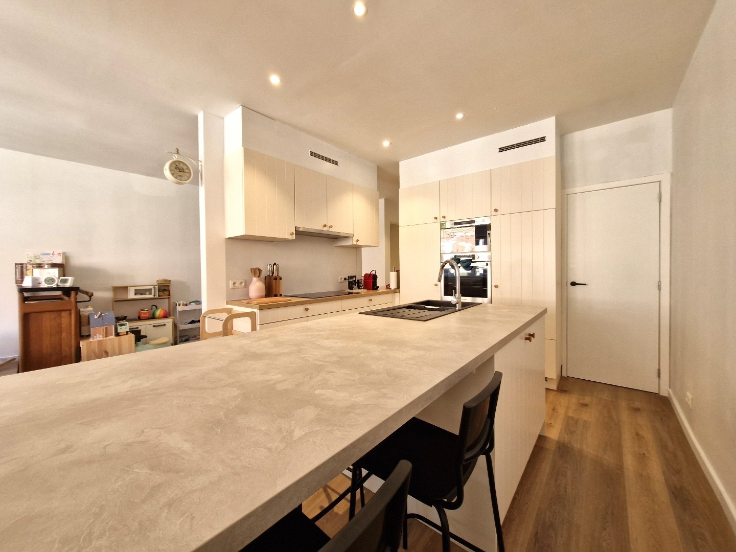 Zeer groot (129 m²), volledig gerenoveerd duplexappartement te Westkapelle - foto 4