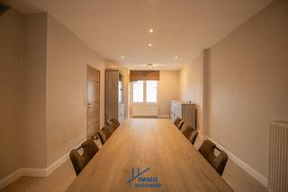 In een doodlopende straat, vind je deze volledig gerenoveerde gesloten woning die voldoet aan alle hedendaagse energie- en comfortnormen.Er is...