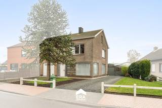 Te koop: Halfopen bebouwing in het centrum van Ruiselede, op een centrale ligging nabij winkels, openbaar vervoer en invalswegen.Deze woning biedt...