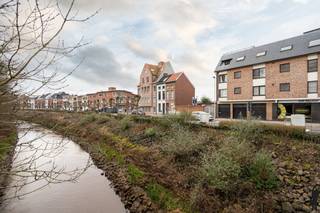 Bouwgrond voor gesloten bebouwing op top ligging tegenover de vesten en Nete in centrum Lier.Algemeen:- Bouwgrond voor het bouwen van een gesloten...
