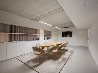 Located in 'Het Zuid': fully furnished office space in a modern and sustainable building, on garden level, 171 m² with high-quality finishes and...