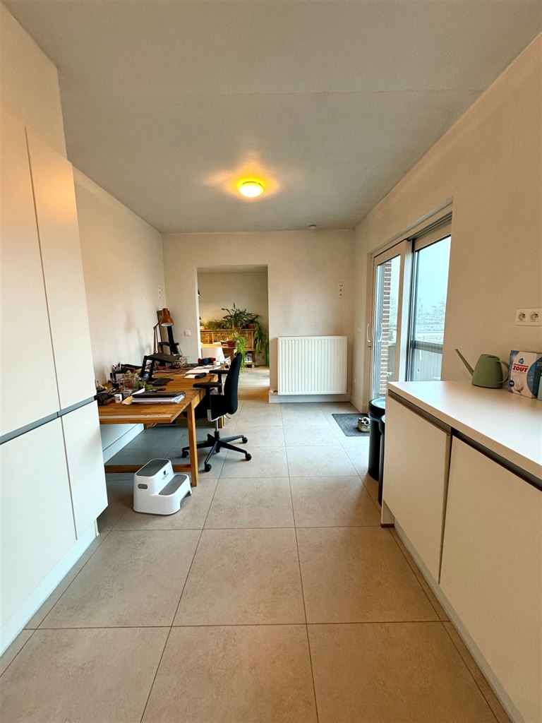 Prachtig duplex-appartement met 3 ruime slaapkamers, groot terras en aparte garage, rustig gelegen nabij het centrum van Maaseik. - foto 5