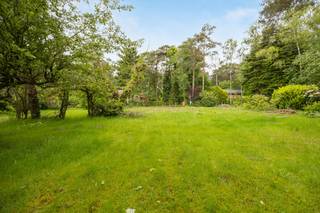 <strong><span>Prachtige bouwgrond op toplocatie</span></strong><br /><br />Op zoek naar de ideale locatie om uw droomwoning te realiseren? Deze ruime <strong>bouwgrond </strong>met een oppervlakte van 1500 m2 biedt tal van mogelijkheden voor het bouwen van een open bebouwing. Het perceel, gelegen in een groene omgeving, heeft de perfecte uitvalbasis vlakbij het centrum, sportcentra, scholen en winkels. <br /><br />De <strong>bouwgrond </strong>heeft een zuid georiënteerde tuin in een rustig gelegen straat. Het perceel heeft een enorme straatbreedte van meer dan 40 meter en biedt tal van mogelijkheden. Een unieke kans om uw droomwoning te realiseren!<br /><br /><span>Extra troeven</span>:<br />- zuid oriëntatie<br />- enorme straatbreedte (+ 40m)<br />- bouwklaar perceel<br /><br />Voor meer informatie over deze <strong>bouwgrond </strong>kan u mij vrijblijvend contacteren op 0479 22 90 35 of roel@reds.be.