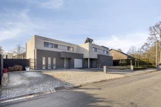 TE KOOP: Halfopen, lichtrijke gezinswoning met 3 slaapkamers in Houthalen-Helchteren!Ontdek deze verzorgde halfopen bebouwing aan de Steenhovenstraat...