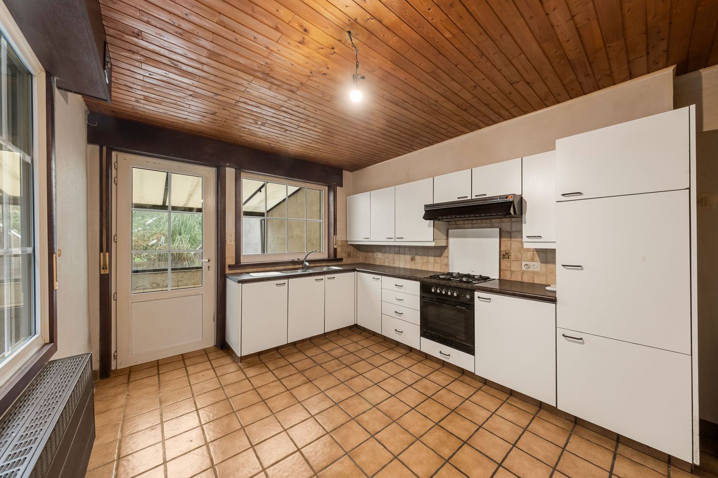 Woning met 3 slaapkamers, zuidgerichte tuin en tal van mogelijkheden in Izegem - foto 4