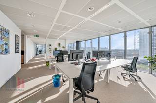 At a strategic location near Ghent South and the slip roads of the E17 motorway, we offer modern, turnkey offices for rent.The office space has an...