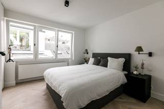 Stijlvol gerenoveerd appartement op toplocatie aan Sint-KatelijnepleinIn het hart van één van de meest gegeerde en trendy buurten van Brussel, vlak...