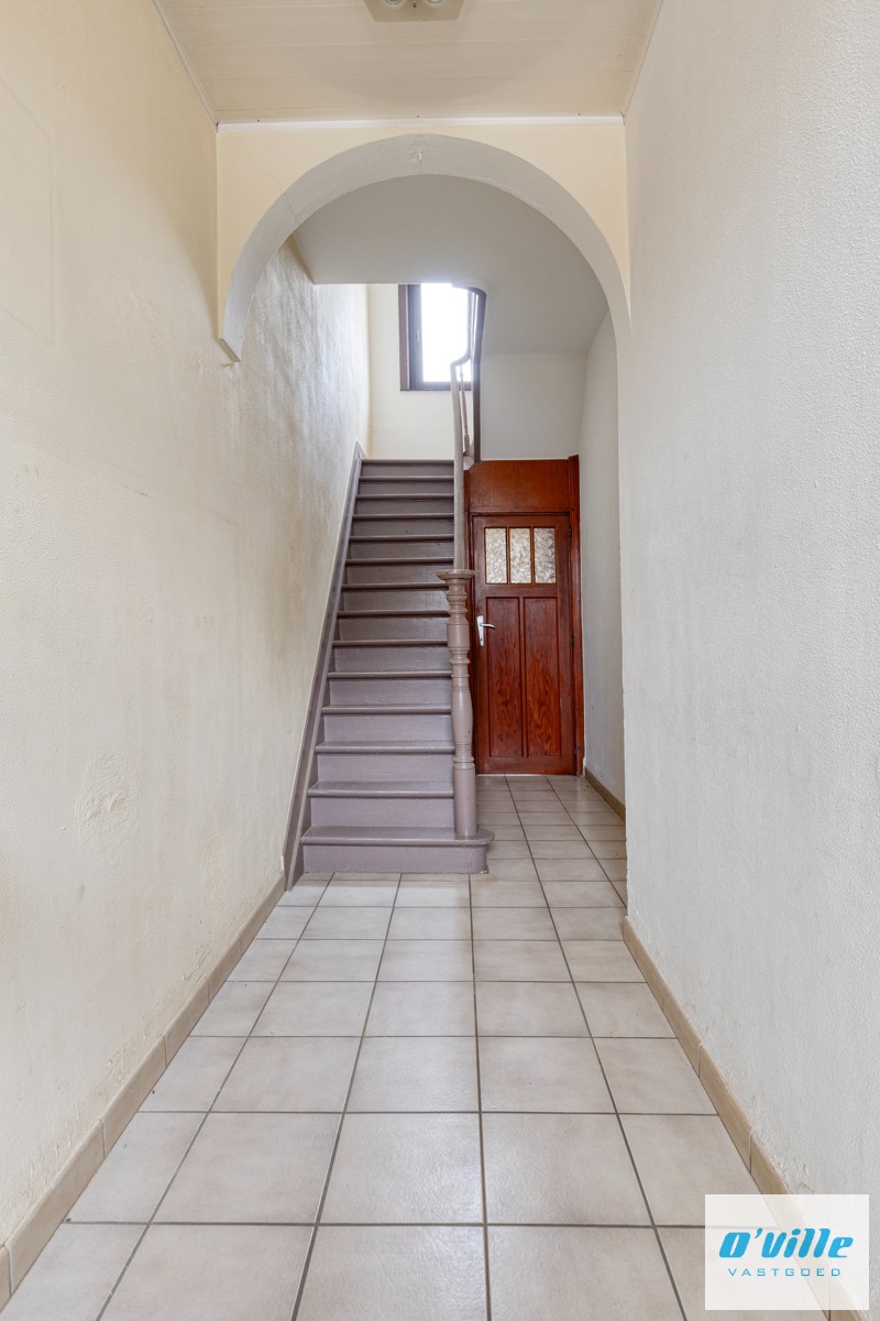 Charming character home with large garden - photo 3