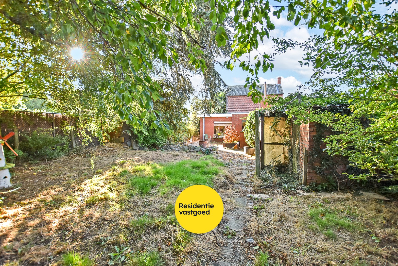 Te renoveren woning op een perceel van 392m² te Houthulst! - foto 4