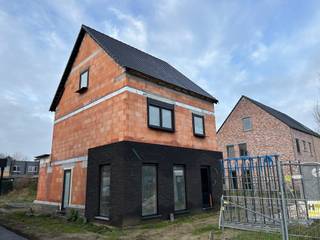 Deze nieuwbouw half open bebouwing, bevindt zich in het doodlopende gedeelte van de verkaveling "Pompoenstraat" in Wiekevorst, ideaal voor wie...