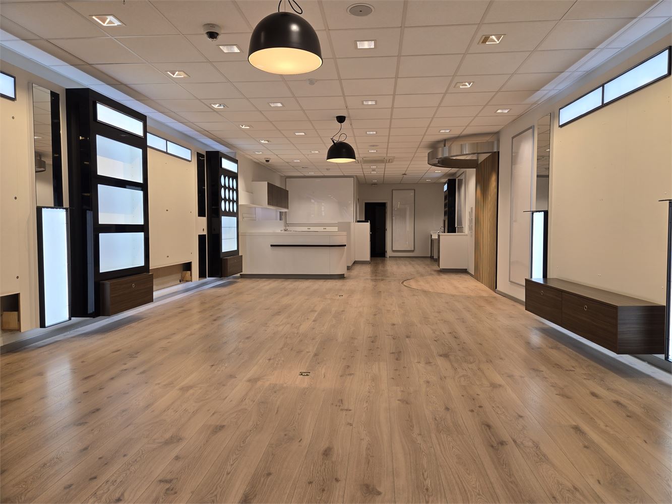 Ruim handelspand met brede vitrine in hartje Lier - foto 3