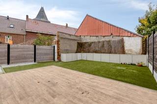 Deze recente, halfopen woning is gelegen in het pittoreske Rozebeke, deelgemeente van Zwalm. Dit huis telt 4 ruime slaapkamers en geniet van...