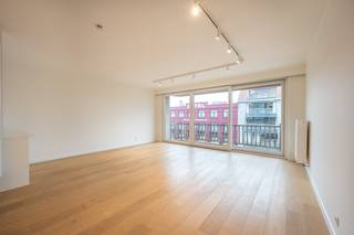 Dit is een unieke kans om een instapklaar appartement met zonneterras op een toplocatie in Knokke-Heist te kopen. Gelegen aan de zonnekant van...