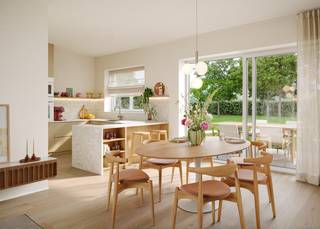 ‘Hof ter Loon’ is een uniek nieuwbouwproject met 9 stijlvolle appartementen en 12 ruime woningen. Elk ontworpen met oog voor kwaliteit en duurzaamheid in een groene leefomgeving. Met behulp van een warmtepomp, PV-panelen, vloerverwarming-/koeling en een ventilatiesysteem geniet u van energiezuinig wooncomfort met een E-peil gelijk aan 0. Graag een afspraak inplannen voor meer informatie? https://www.av-development.be/project/nieuwbouwwoningen-3840-hoepertingen-hofterloon of contacteer Elien Mombaerts op het nummer 0470/38.21.30.