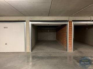 Goed gelegen garagebox in Residentie Waterfront aan de Pieter Deswartelaan in Nieuwpoort.<br />Garage nr 36 met afmetingen 2.85m op 5.8m - Onmiddellijk vrij.<br />