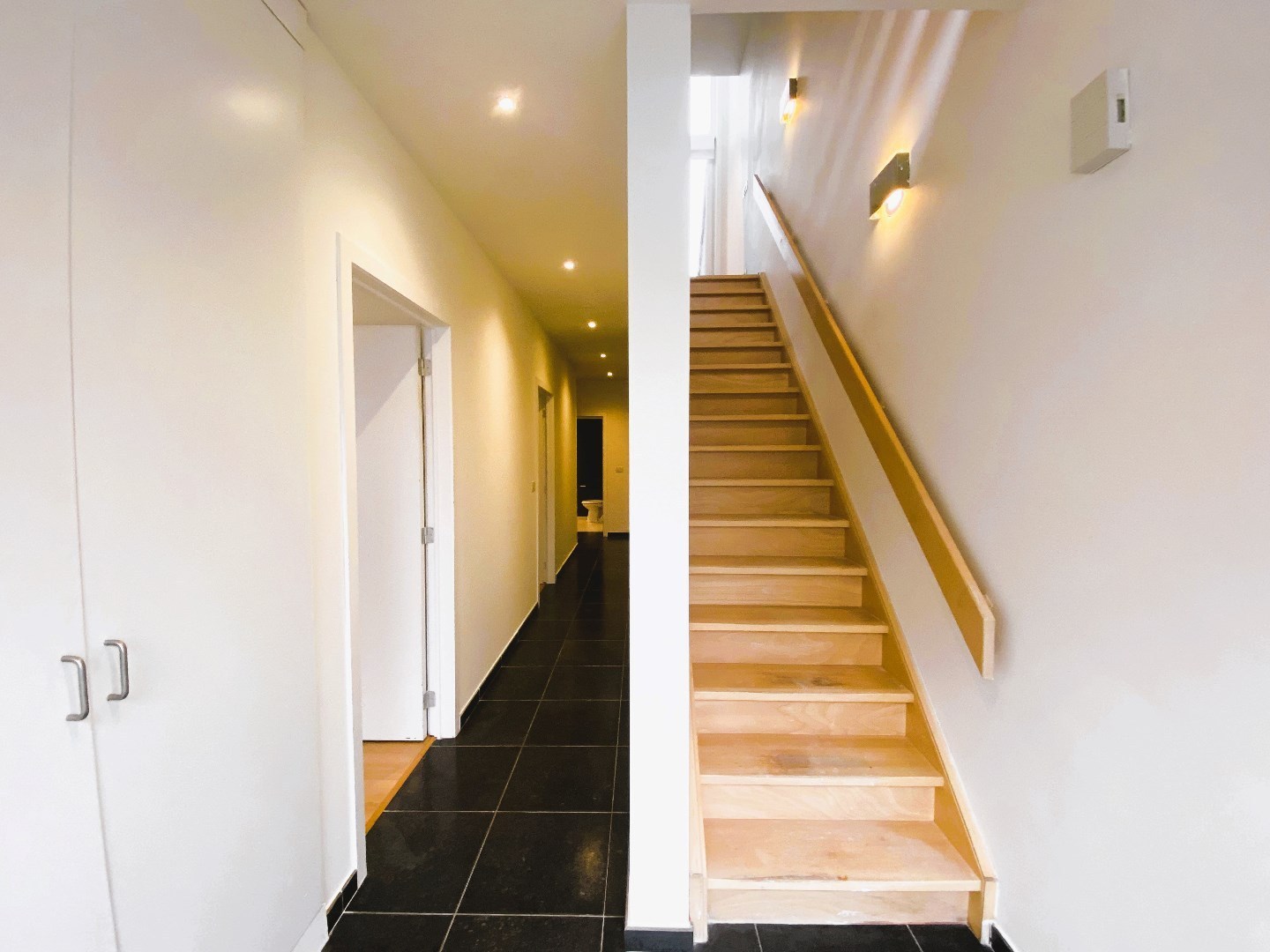 Moderne loft-woning met dakterras in hartje Desselgem! - foto 3