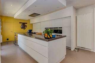 Uniek huis met winkel, atelier of bureel te koop in Hoboken ideaal gelegen tussen Antwerpen en BrusselOp een steenworp van Antwerpen vind je deze...