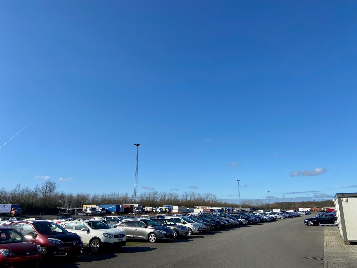 1.250 m² de parking le long de l'autoroute A12 - photo 2