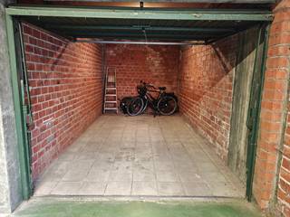 Gesloten garagebox te koop in de residentie Zuidkant te Steekspelstraat 2, 8670 Koksijde. De garage bevindt zich nabij het Prins Albertplein en...