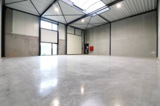 Nieuwbouw bedrijfsgebouw van 207 m2 met 1 privatieve parkeerplaats voor 1.035 EUR/mnd excl BTW Ontdek uw nieuwe bedrijfslocatie nabij...