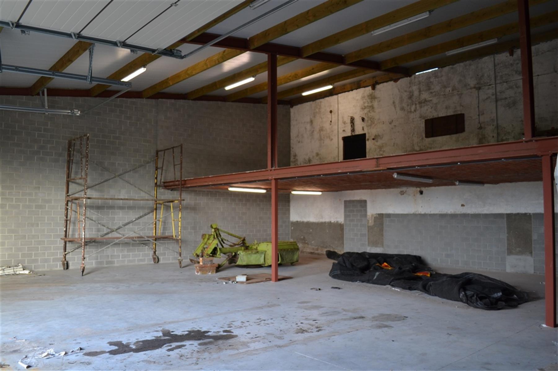 MAGAZIJN/OPSLAGRUIMTE CA. 200 M² met 3 toegangspoorten - foto 3