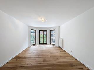 In de bruisende en recent ontwikkelde Tour & Taxis wijk bevindt zich dit lichtrijke nieuwbouwappartement van 100 m² met 2 slaapkamers en een...