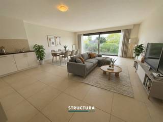 Appartement bien entretenu et idéalement situé, au premier étage, avec un balcon orientée sud-ouest. Accès aisé aux commerces, aux transports...