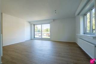 Gezellig gelijkvloers appartement met tuin!Het appartement is centraal gelegen met winkels, invalswegen, openbaar vervoer nabij.Het lichtrijk...