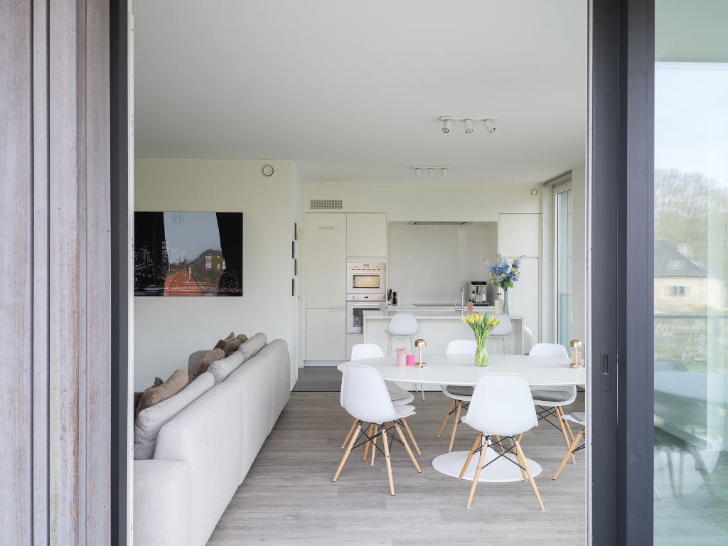 Lichtrijke penthouse met 3 slaapkamers, ruim zonneterras en twee overdekte staanplaatsen met groen uitzicht op fietsafstand van het centrum van Gent. - photo 5