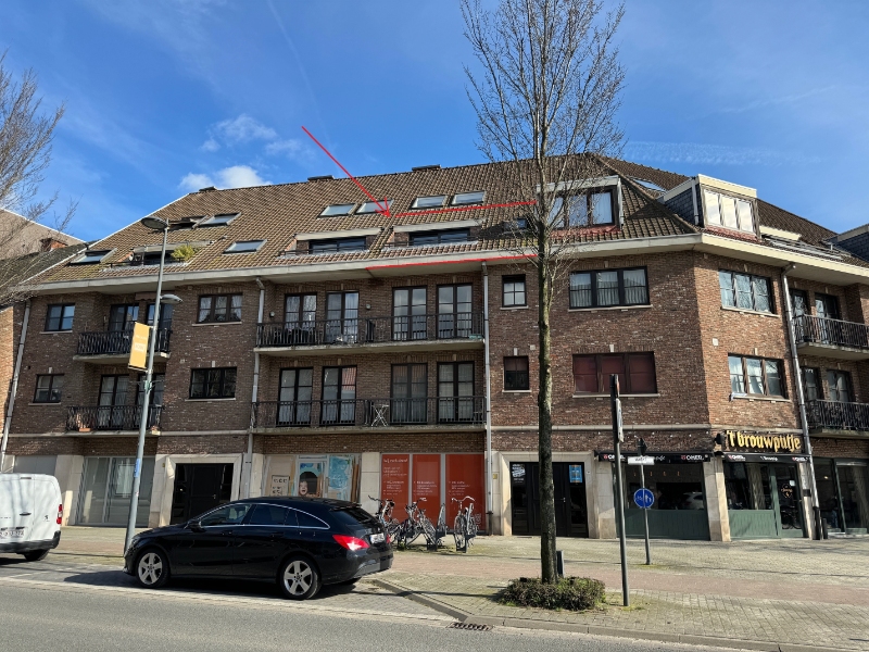 Gerenoveerd twee slaapkamer appartement met 2 terrassen en private ondergrondse parking en 2 kelderbergingen TE KOOP via EXPERT-IMMO - photo 1