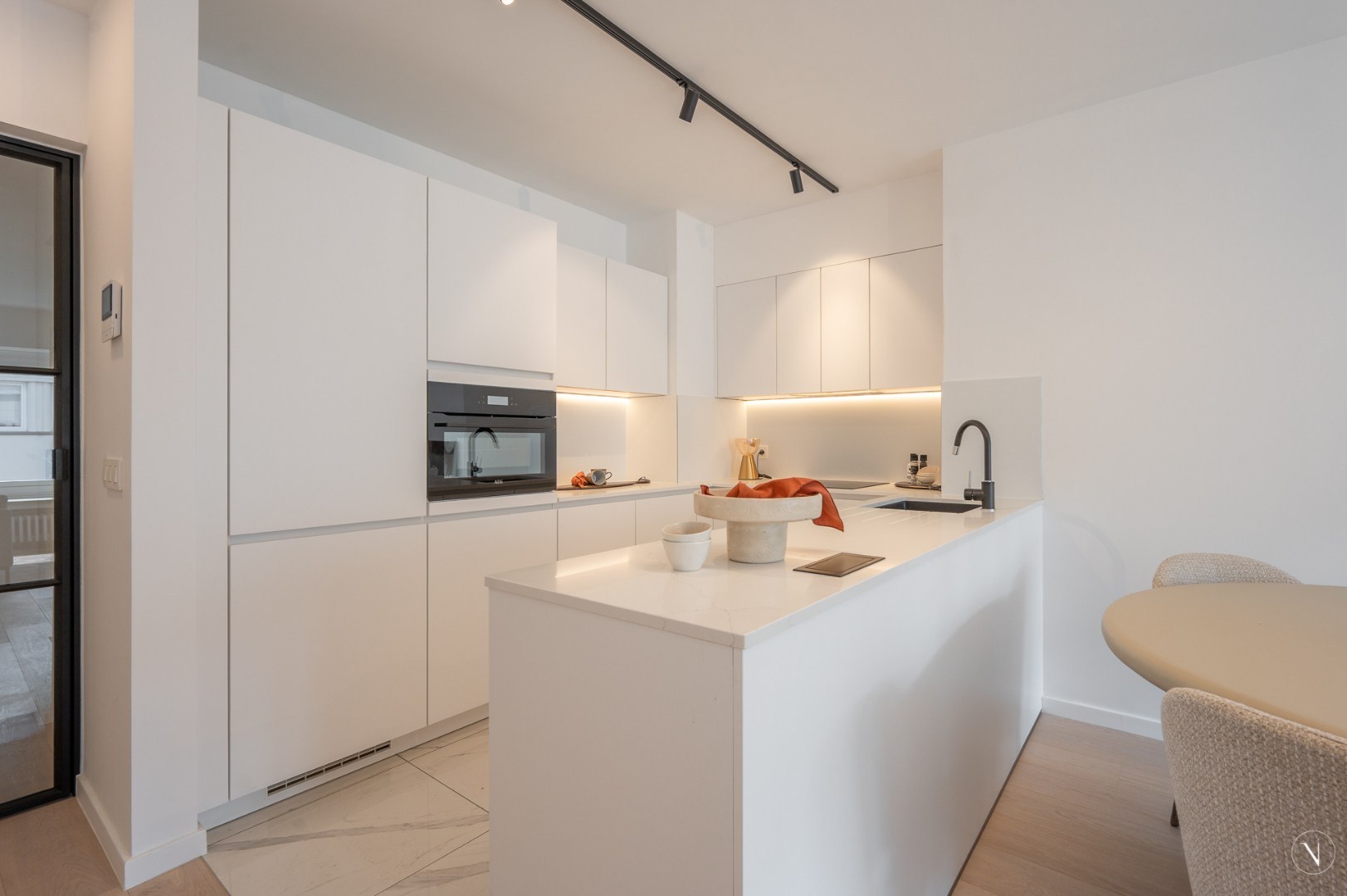 Renovated 2-bedroom apartment for sale - Van Bunnenlaan, Knokke - photo 2