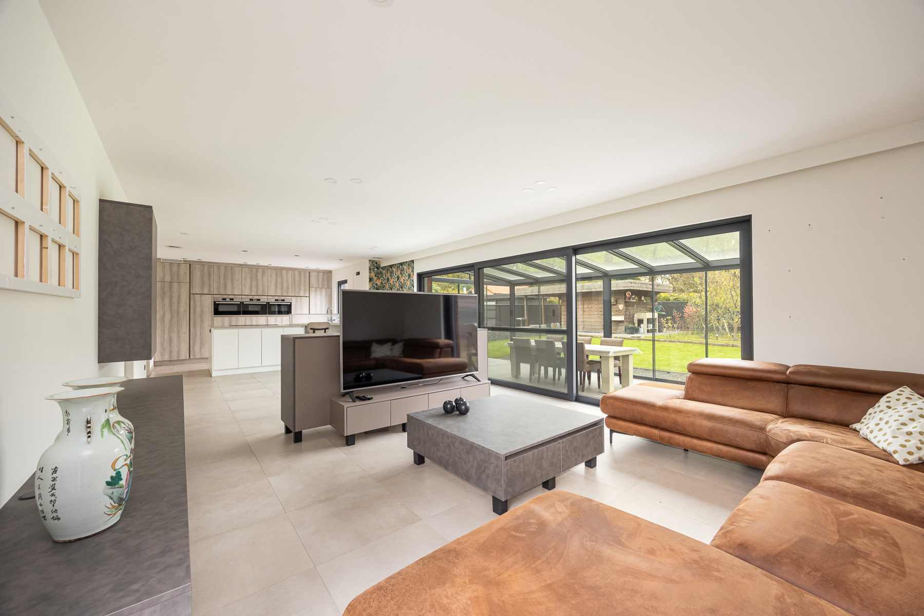 RUSTIG GELEGEN WONING MET 4 SLPK, KELDER EN ZUIDTUIN OP 667M² - foto 5