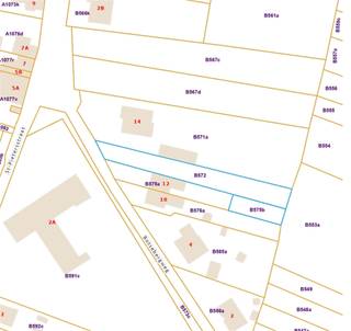 <p><span>Aan de Botsebergweg 12A te Maasmechelen bevindt zich dit mooie bouwperceel van maar liefst 11 are en 63 centiare, gelegen in een schilderachtig woongebied met landelijk karakter. Een ideale locatie voor wie wil genieten van rust, groen en privacy, zonder in te boeten aan bereikbaarheid en nabijgelegen voorzieningen. </span></p><p><span> </span></p><p><span>Dankzij de royale oppervlakte biedt dit perceel uitstekende mogelijkheden om uw droomwoning volledig naar eigen wens te realiseren. Er zijn reeds plannen aanwezig, maar er dient een nieuwe bouwvergunning aangevraagd te worden. </span></p><p><span> </span></p><p><span>De plannen zijn uitgewerkt zodat er op het gelijkvloers een inkomhal is, een slaapkamer met ensuite een badkamer een open leefkeuken die aansluit op de woonkamer. Via de nachthal is er de toegang tot nog 2 slaapkamers en een badkamer. </span></p><p><span> </span></p><p><span>Belangrijke kenmerken: </span></p><p><span>•  Perceeloppervlakte: 11a 63ca</span></p><p><span>•  Straatbreedte: 10,72 m</span></p><p><span>•  Geschikt voor halfopen bebouwing</span></p><p><span> </span></p><p><span>Er bevindt zich een erfdienstbaarheid naast de woning voor het plaatsen van de afvalcontainer aan de straat.</span></p><p><span> </span></p><p><span>Meer info of graag een bezichtiging? Contacteer Iris via <span>Carolien@jemar.be</span></span><span> of 0484357067.</span></p><p><span> </span></p>