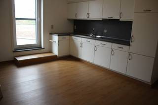 Dit centraal gelegen duplex appartement werd reeds volledig opgeknapt en is zeer centraal gelegen nabij verschillende invalswegen en heeft geen...