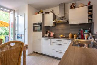 INSTAPKLAAR DUPLEX-APPARTEMENT IN HARTJE STABROEKOp een centrale locatie in Stabroek vind je dit appartement met terras – ideaal voor starters of...