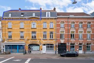 Op een uitstekende ligging in Gent, op de hoek van de Kortrijksesteenweg en de Sint-Pietersaalststraat, nabij het Sint-Pietersstation en het Paul...