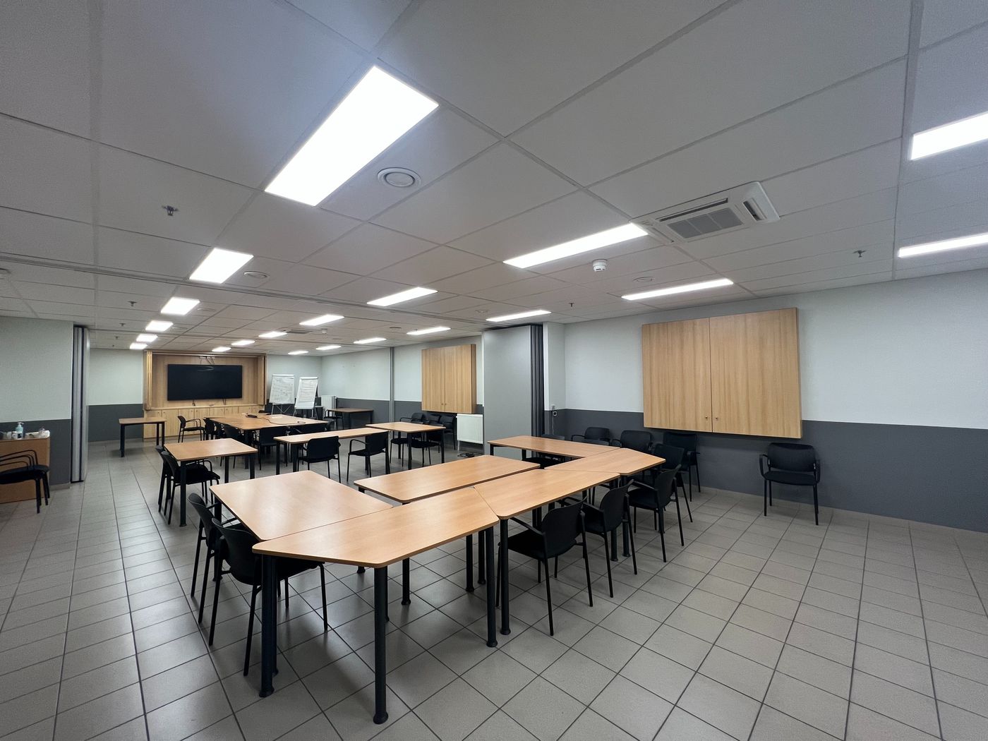 450 m² instapklaar kantoorruimte vlakbij de R4 te Desteldonk! - foto 4