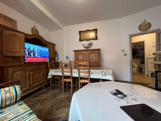 Quartier van Haelen / Parc Duden, appartement de 70m² très lumineux au 1er étage d'un immeuble de coin.Séjour 20m² et grande cuisine adjacente, 2...