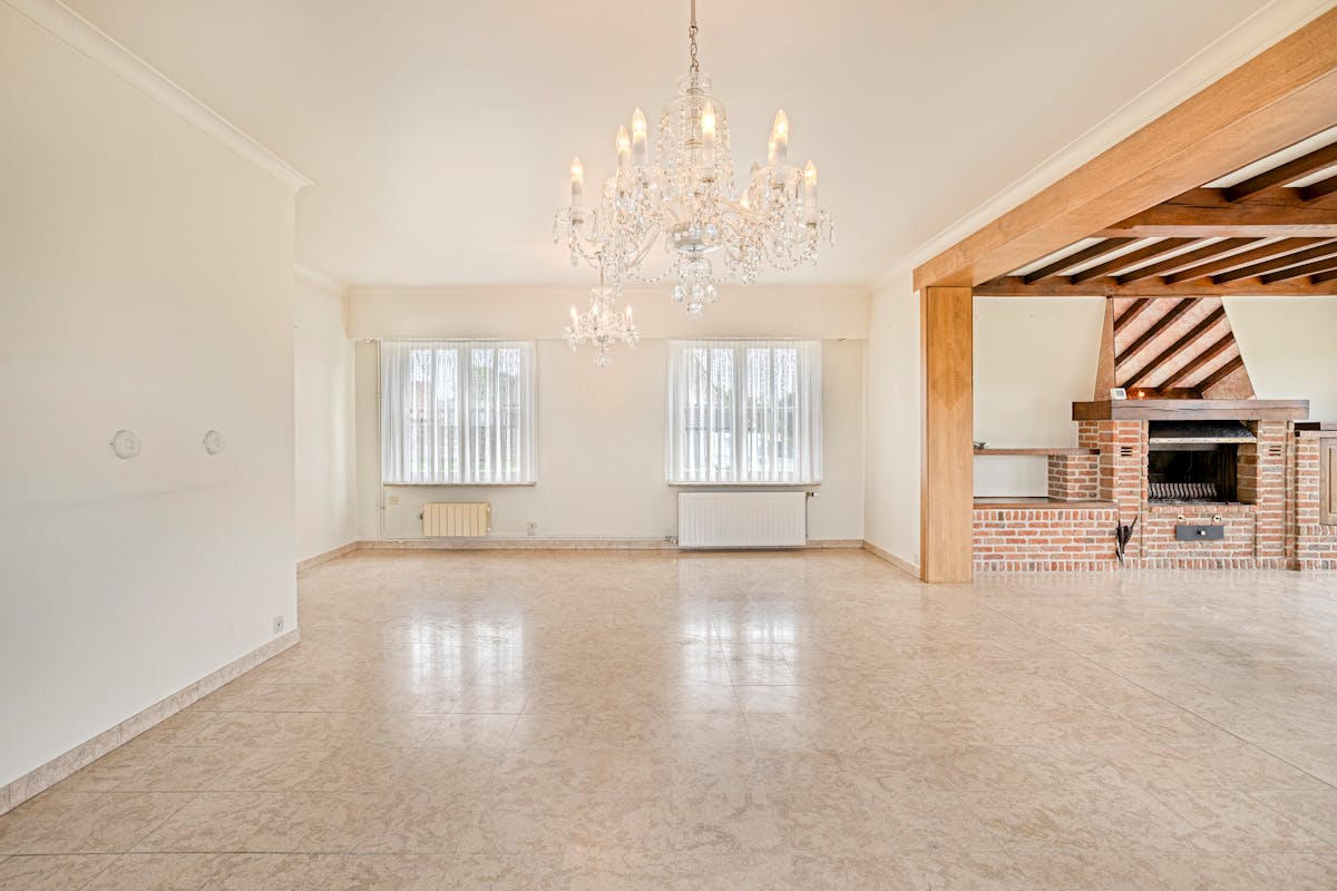 Bungalow spacieux à rénover avec 2 287 m² de terrain et de grands garages à vendre à Ursel - photo 4