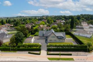 GROTE mooi gerenoveerde VILLA, op een commerciële ligging. Zwembad, wellness (sauna), mooi aangelegde omheinde tuin met buitenkeuken,...